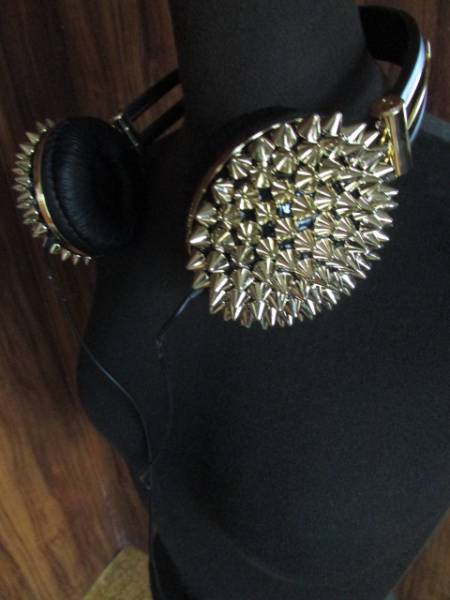 驚きの破格値，定番 スパイクメタルスタッズヘッドフォン ドリアンブラ ルブタン風 DJ パリピ(その他)｜売買されたオークション情報、yahooの商品情報をアーカイブ公開 - オークファン その他