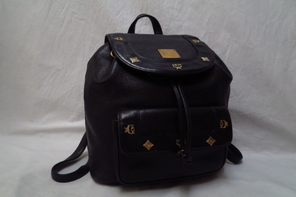 格安，HOT 本物 MCM スタッズ ヴィンテージ レザーリュックバッグ 15万 vvy6r(かばん、バッグ)｜売買されたオークション情報、yahooの商品情報をアーカイブ公開 - オークファン かばん、バッグ