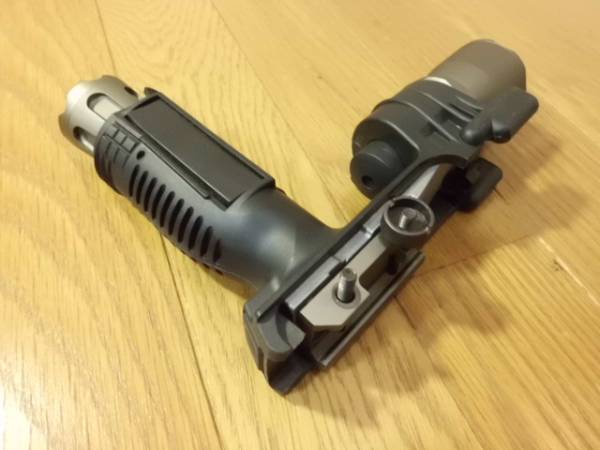 SUREFIRE M900（M910）タイプ グリップライト ◇m4mws/hk416c/g36/p90