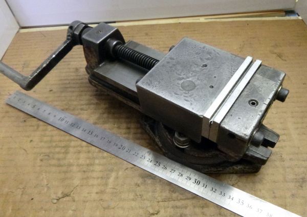 V067 値下げ！ ミーリング バイス NEWS 90 回転台付 中古