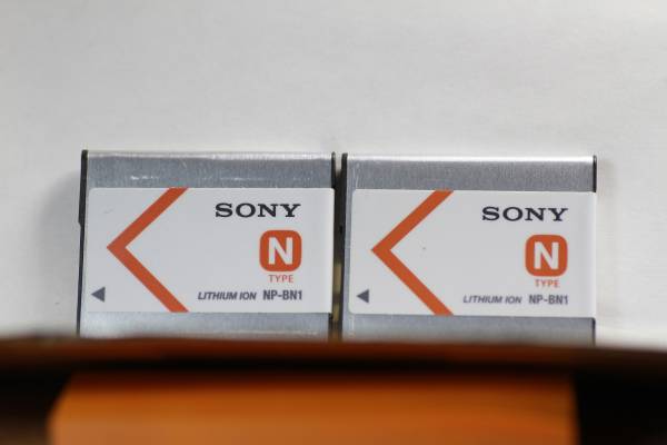 ★SONY　NP-BN1　純正中古バッテリー2点と純正ではございませんがチャージャーセット（NO.135）★_1
