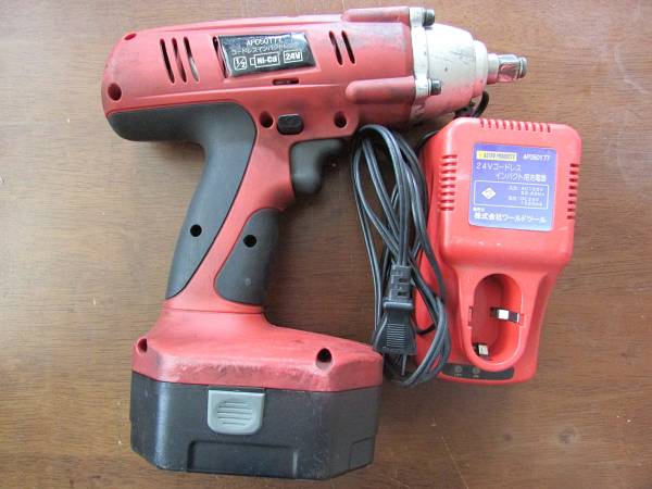 アストロプロダクツ24V充電式　1/2インパクトレンチ　バッテリー（不良）　充電器