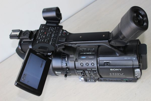 カメラ 【送料無料】 ソニー SONY ビデオカメラ HVR-Z1J 業務用 HDV