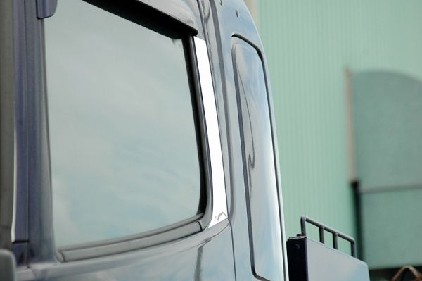 日野グランドプロフィア 　レンジャープロ　共通　ピラープレート左右セット　＜アウトレット＞　送料無料　格安出品