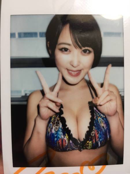 忍野さら おっぱいチェキ サイン入り 写真 現場チェキ 乳 おっぱい見えかけ 面積小さすぎ　柔乳　激レア