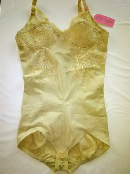 タグ付未使用品★ダイアナ ボディスーツ（B90LL）