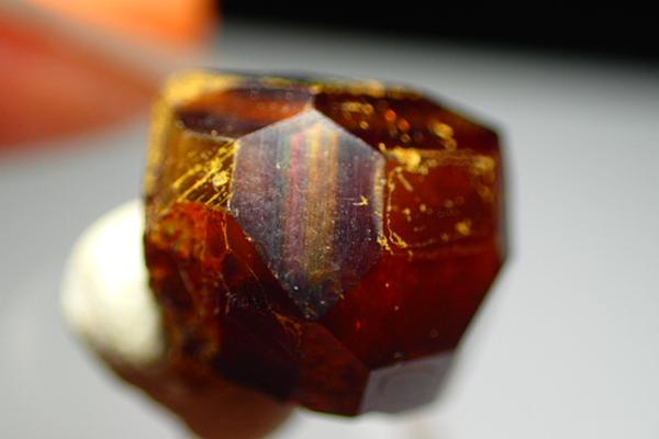 奈良県産　レインボーガーネット　２４面体の結晶！！(美）