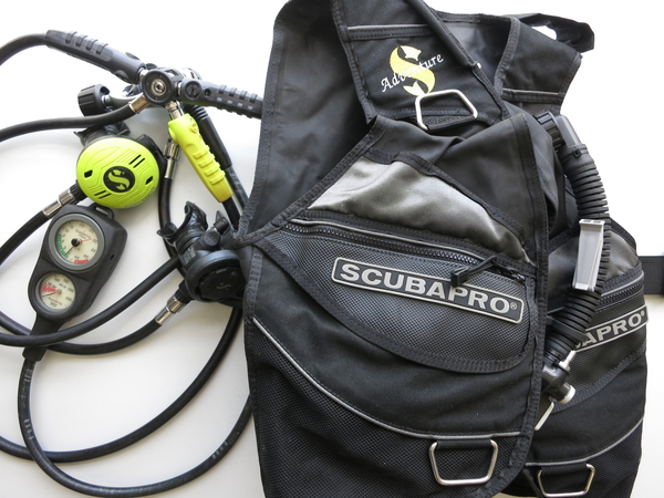 SCUBAPRO製R390レギュレータ&アドベンチャーBC S ゲージオクトパス(重器材セット)|売買されたオークション情報、yahooの商品 ...