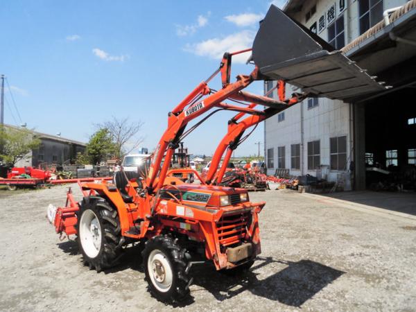 【SOLD OUT】クボタ トラクター L1-245 24馬力 4WD 自動水平 パワステ 倍速ターン【農機具でっく】【福岡】【トラクター】 クボタ | トラクター | L1-245 | SUN SELECT JAPAN CO., LTD | FARM