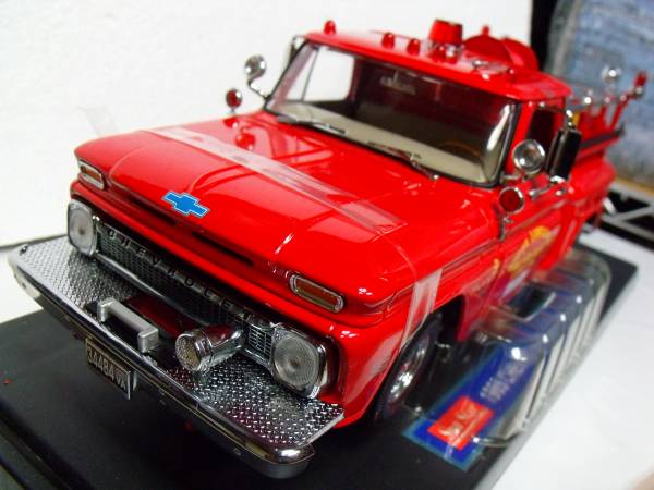 1/18 シボレー C-20 消防車 1965 レッド SunStar製ミニカー 1/18