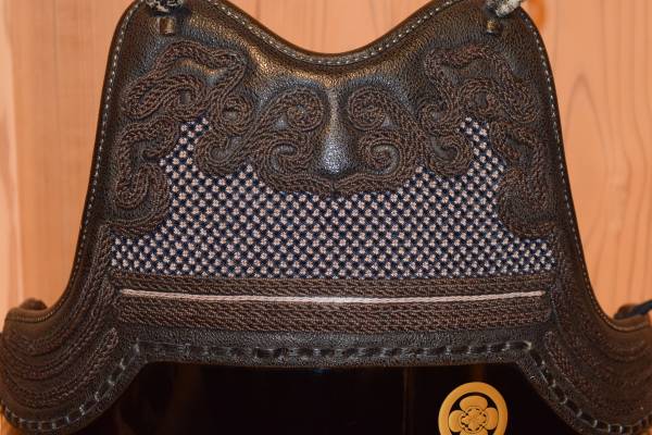 剣道防具 胴単品 竹胴60本仕立 本雲飾胸 濃紺×藤 三本足