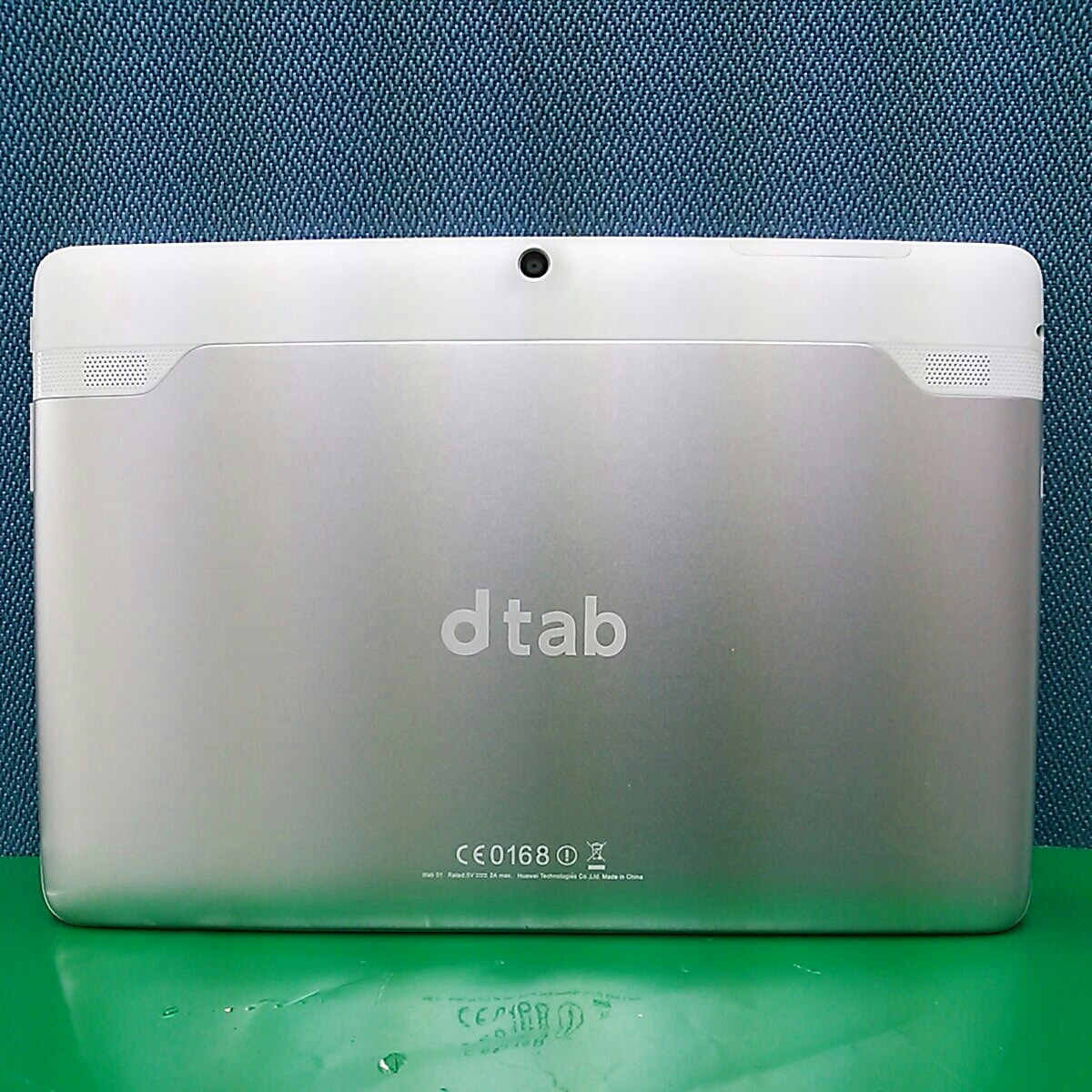 ドコモ10インチandroidタブレット dTab 01 シルバー 初期化済み 白ロム
