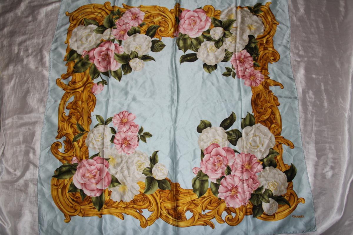シルク100％ イタリア製 シャネル CHANEL 大判スカーフ　花柄 水色系