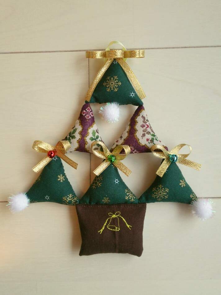ハンドメイド・X'masトライアングルツリー タペストリー(小)_1