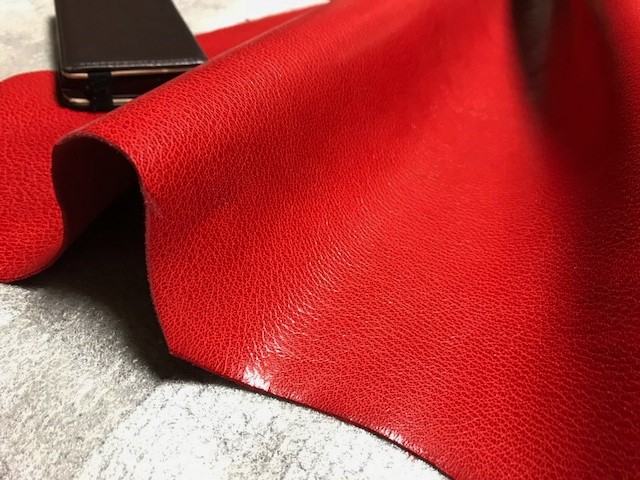 447／『Premium』／ゴート☆rainbow446◆お洒落で高級感：光沢スムース／クロム鞣し／地中海レッド／1.2mm◆山羊革クラフト材料52ds