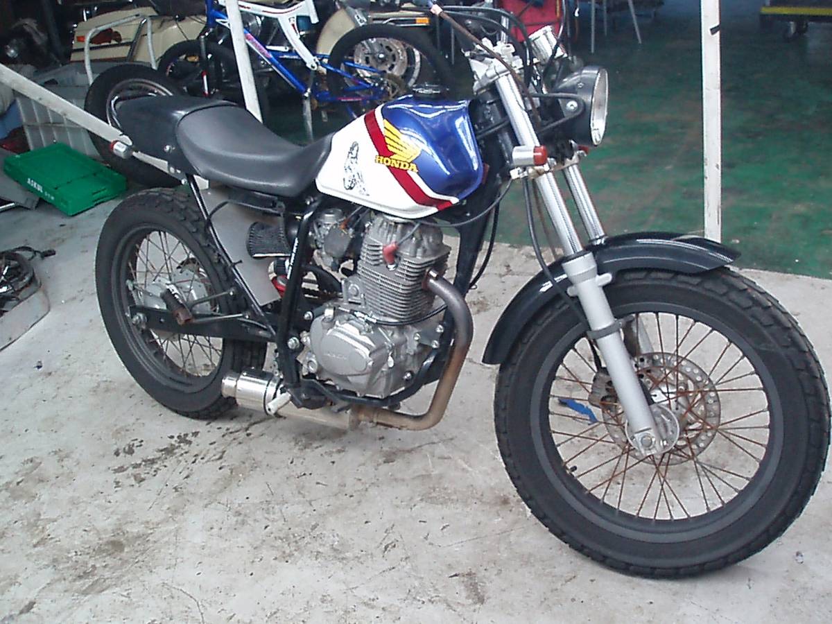FTR223 ホンダ トリコロール MC34 HONDA MC34の諸元・スペック情報 