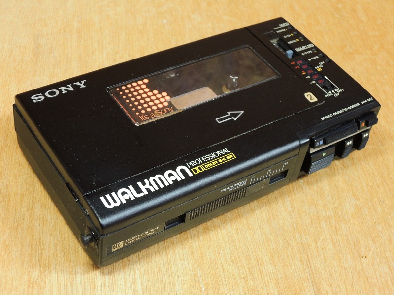 ☆ 希少 SONY WALKMAN professional WM-D6C ケース付き / ソニー