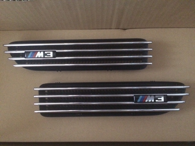 BMW E46M3 Fサイドグリル　左右セット