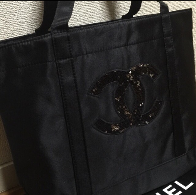 ノベルティ CHANEL ブラック シャネル スパンコールトートバッグ