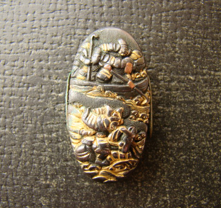 f-160 赤銅魚魚子地 縁頭 源平合戦の図☆古