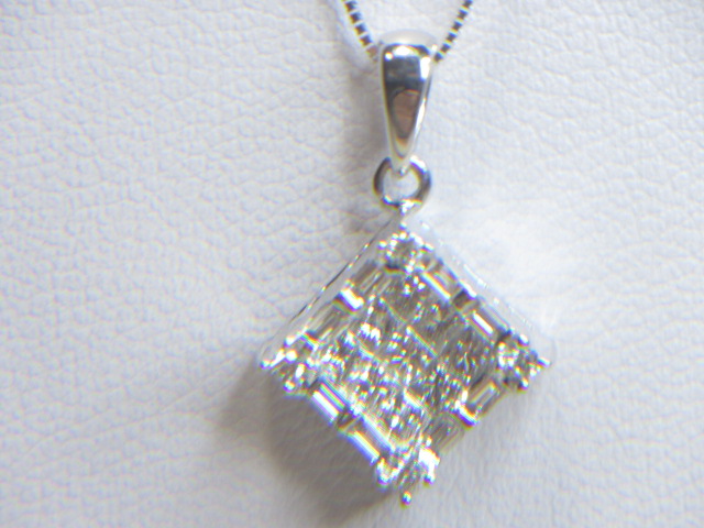 値下交渉ＯＫ☆大変美しいミステリーセッティング☆Ｋ１８ＷＧ天然ダイヤモンド０．５０ｃｔペンダントネックレス☆送料無料＊鑑別書付