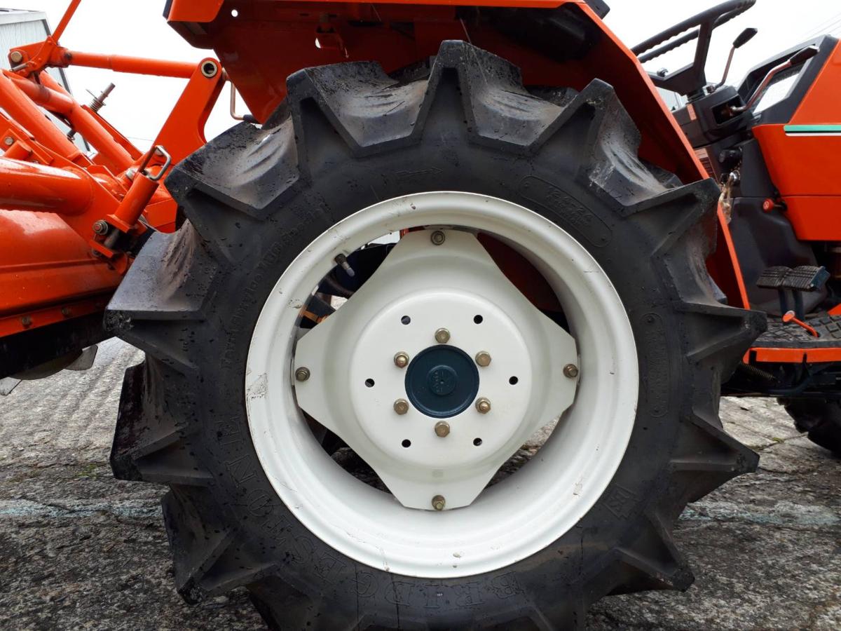 農機具　クボタL1 265 2WD Tractors KUBOTA L1-265 - FARM MART
