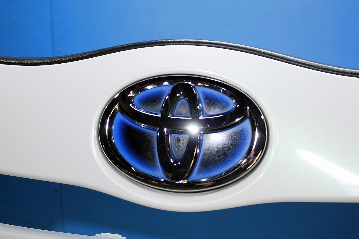 NHP10 前期 アクア 純正 フロントバンパー 52119-52620 ライムホワイトパールクリスタルシャイン 082 ☆