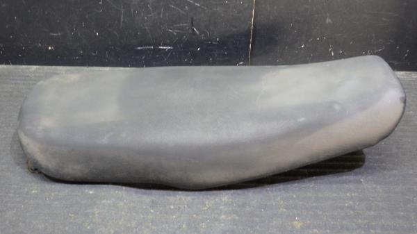 スズキ グラストラッカー ビッグボーイ NJ47A シート S126-33 グラス