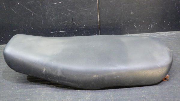 スズキ グラストラッカー ビッグボーイ NJ47A シート S126-33 グラス