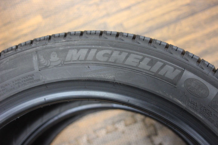 ②MICHELIN (ミシュラン) X-ICE XI3 225/50R18 スタッドレスタイヤ エックスアイスリー 　2本セットの商品です♪