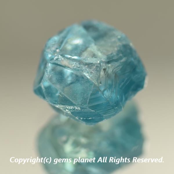 カンボジア産天然ブルージルコン結晶原石【7.67ct】