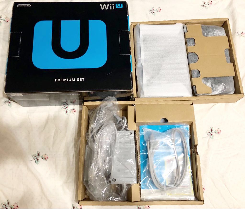 WiiU本体セット！中古ハードpremium setクロ黒kuro箱、取説あり縦置き