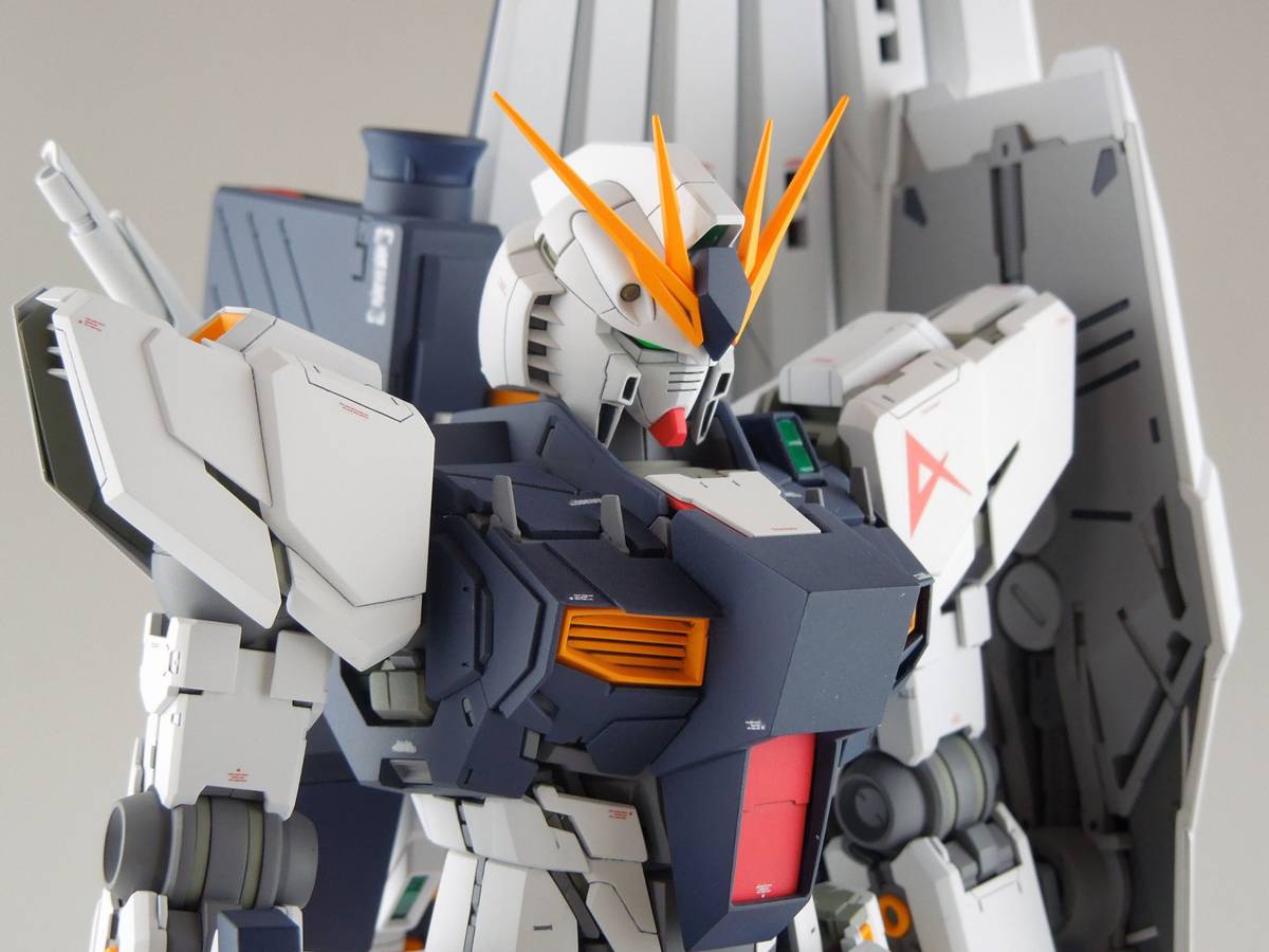 MG 1⁄100 νガンダム Hi-νガンダム 改修塗装済み完成品 塗装済み
