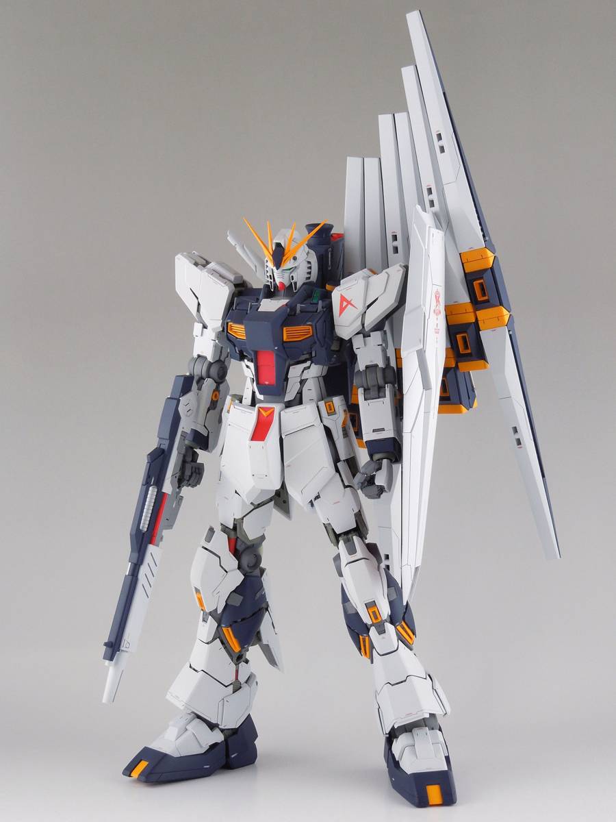 MG 1⁄100 νガンダム Hi-νガンダム 改修塗装済み完成品 塗装済み