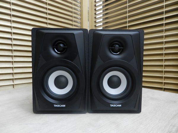 ☆超美品☆TASCAM VL-S3 2ウェイ デスクトップパワードモニター