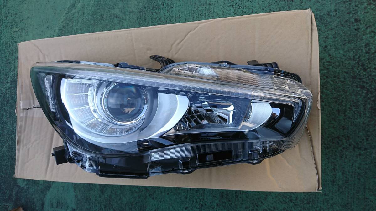 Ｖ３７　スカイライン　右ヘッドランプユニット ＬＥＤ 中古品　100-23616