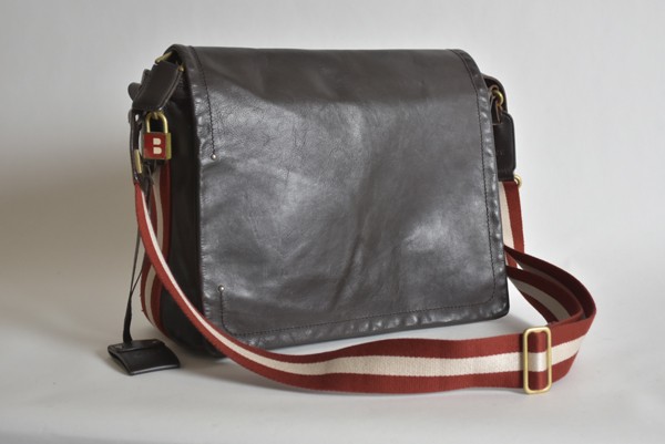 BALLY｜バリー 斜め掛け レザーショルダーバッグ F129 ****** 【公式通販】