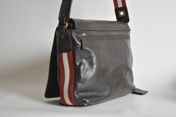 BALLY｜バリー 斜め掛け レザーショルダーバッグ F129 ****** 【公式通販】