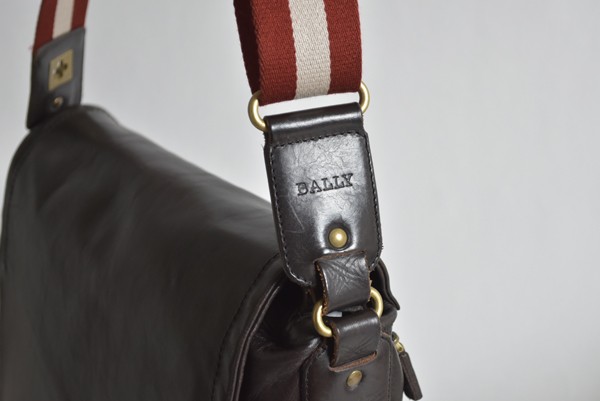 BALLY｜バリー 斜め掛け レザーショルダーバッグ F129 ****** 【公式通販】