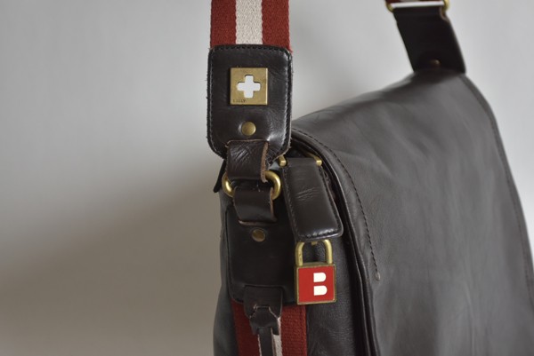 BALLY｜バリー 斜め掛け レザーショルダーバッグ F129 ****** 【公式通販】