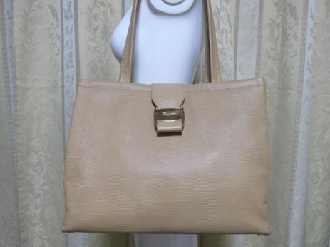 極 《美品》Salvatore Ferragamo フェラガモ ヴァラ 金具 バッグ