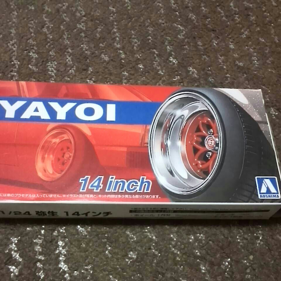 アオシマ製ザ・チューンドパーツNo.17 1/24スケール弥生14インチ＆引っ張りタイヤ+カーペットシール_1