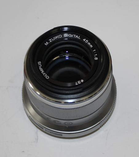 オリンパス　Mズイコーデジタル　45ｍｍF1.8シルバー