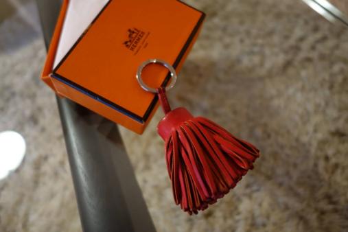 Hermes エルメス Carmen カルメン ルージュインディアン Rouge 赤 レザー キーホルダー チャーム 池袋西武百貨店 購入 正規品 エルメス 売買されたオークション情報 Yahooの商品情報をアーカイブ公開 オークファン Aucfan Com