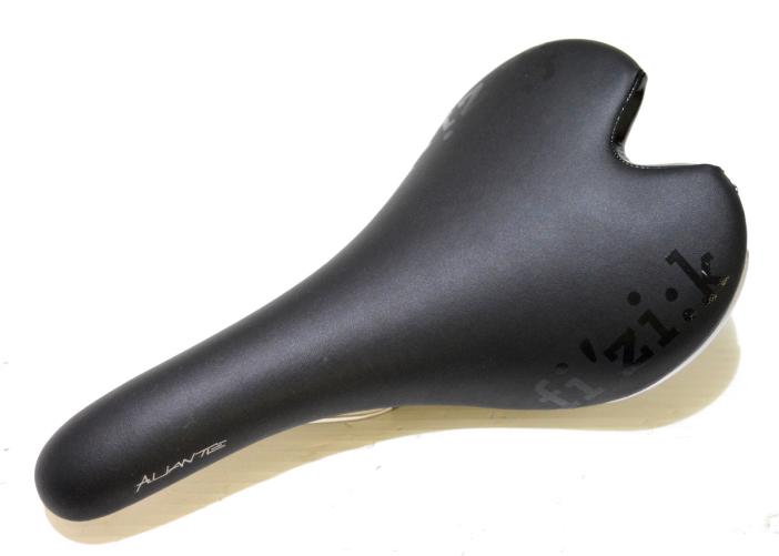 HCPA] フィジーク アリアンテ サドル K:ium レール 中古品