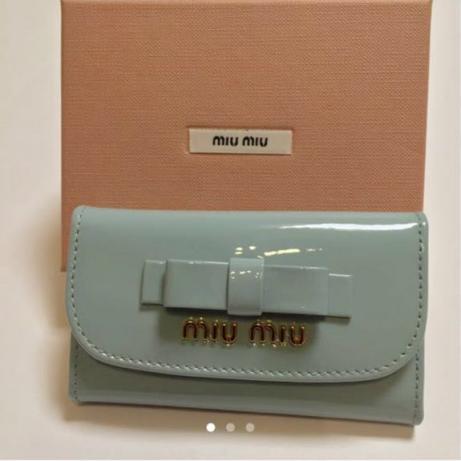 【赤字超特価，100%新品】 miumiu ミュウミュウ リボン キーケース キーホルダー エナメル レザー ミント(服飾小物)｜売買されたオークション情報、yahooの商品情報をアーカイブ公開 - オークファン 服飾小物