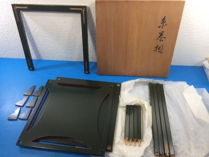 糸巻棚 道具 碌々斎好写 茶道具 棚 : ] 青漆爪紅 柿合塗 碌々斎好写の