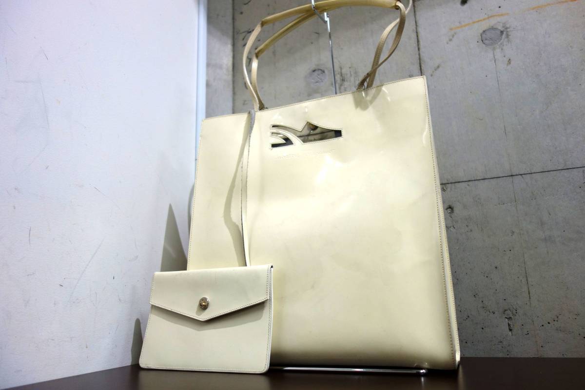  Ferragamo フェラガモ ポーチ付き トートバッグ オフホワイト PVC 塩化ビニル(かばん、バッグ)｜売買されたオークション情報、yahooの商品情報をアーカイブ公開 - オークファン かばん、バッグ