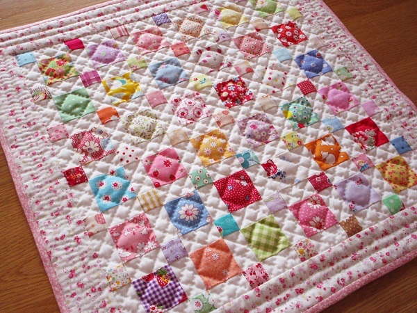 カラフルな手作りキルト ☆パッチワーク手作り☆四角つなぎのカラフルキルト☆ハンドメイド