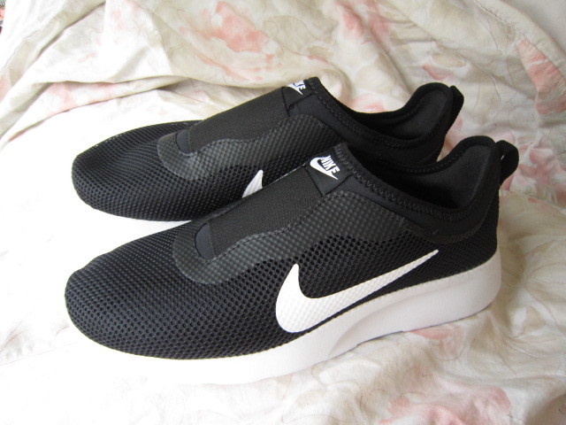 ★ NIKEWMNS TANJUN SLIP　BK 24.5 cm AJ5